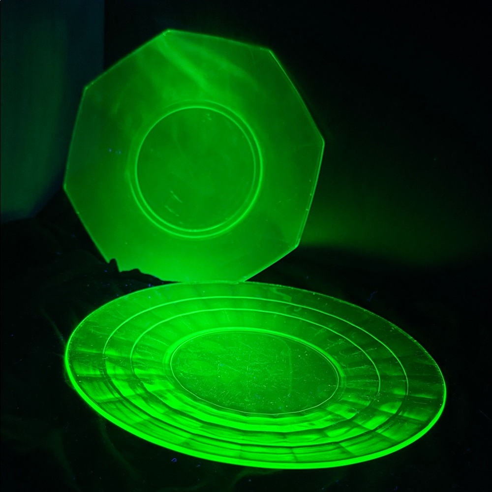 2pc Vintage Uranium Glass Plates 8” & 7” Depression Hexagon Plate